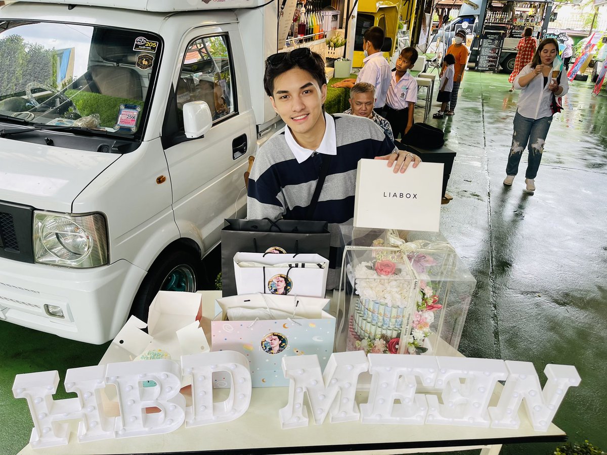 OnlywithmeenOfc's tweet photo. 16.06.1997 

ขอบคุณครูเชาว์ ศูนย์สร้างโอกาสพระราม8 ที่แนะนำและประสานติดต่อ สถานที่ และ ผอ. โรงเรียน 

ขอบคุณ Foodtruck ทุกคัน ที่มาร่วมกันทำกิจกรรมด้วยนะคะ

ขอบคุณของขวัญทุกชิ้นและเค้ก จาก SmileMeen ด้วยนะคะ 

แอดลงรูปช้าหน่อย ขอโทษน๊าาาา 

#MeenNattakrit #SmileMeen #ตามใจMeen https://t.co/DjzAEfC5hK