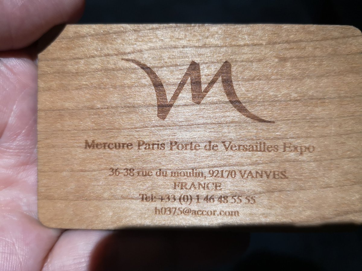A wooden room 'key' rather than #pointlessplastic. Great to see <a href="/Mercure_FR/">Mercure Hôtels FR</a>!