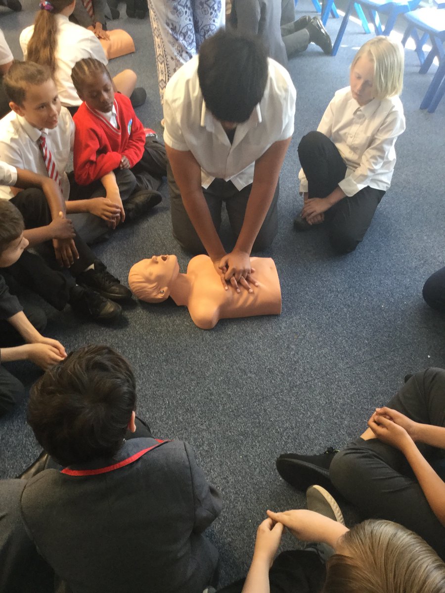 FeatherstoneYR6's tweet photo. Great workshop in Year 6 this afternoon looking at First Aid. We looked at how to effectively apply CPR and how to get someone in the recovery position! https://t.co/gpJIy8RHaM
