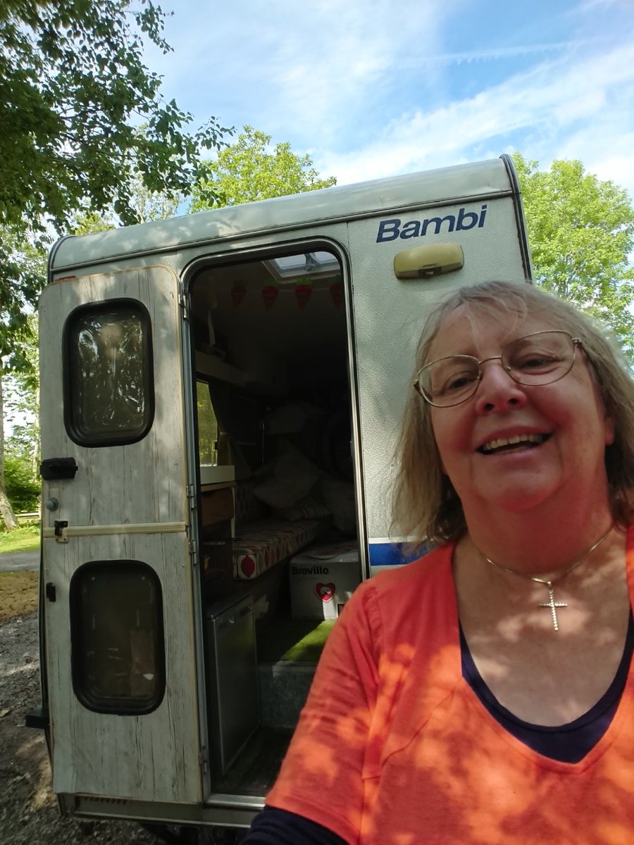 Bambigoesforth's tweet photo. Thanks for all earlier concern about Bambi who had a little leak (something familiar to those of us of a certain age). Radiator hose clips tightened and all is well. Now in Leek for #LeekWeek https://t.co/BkeH0S33nC