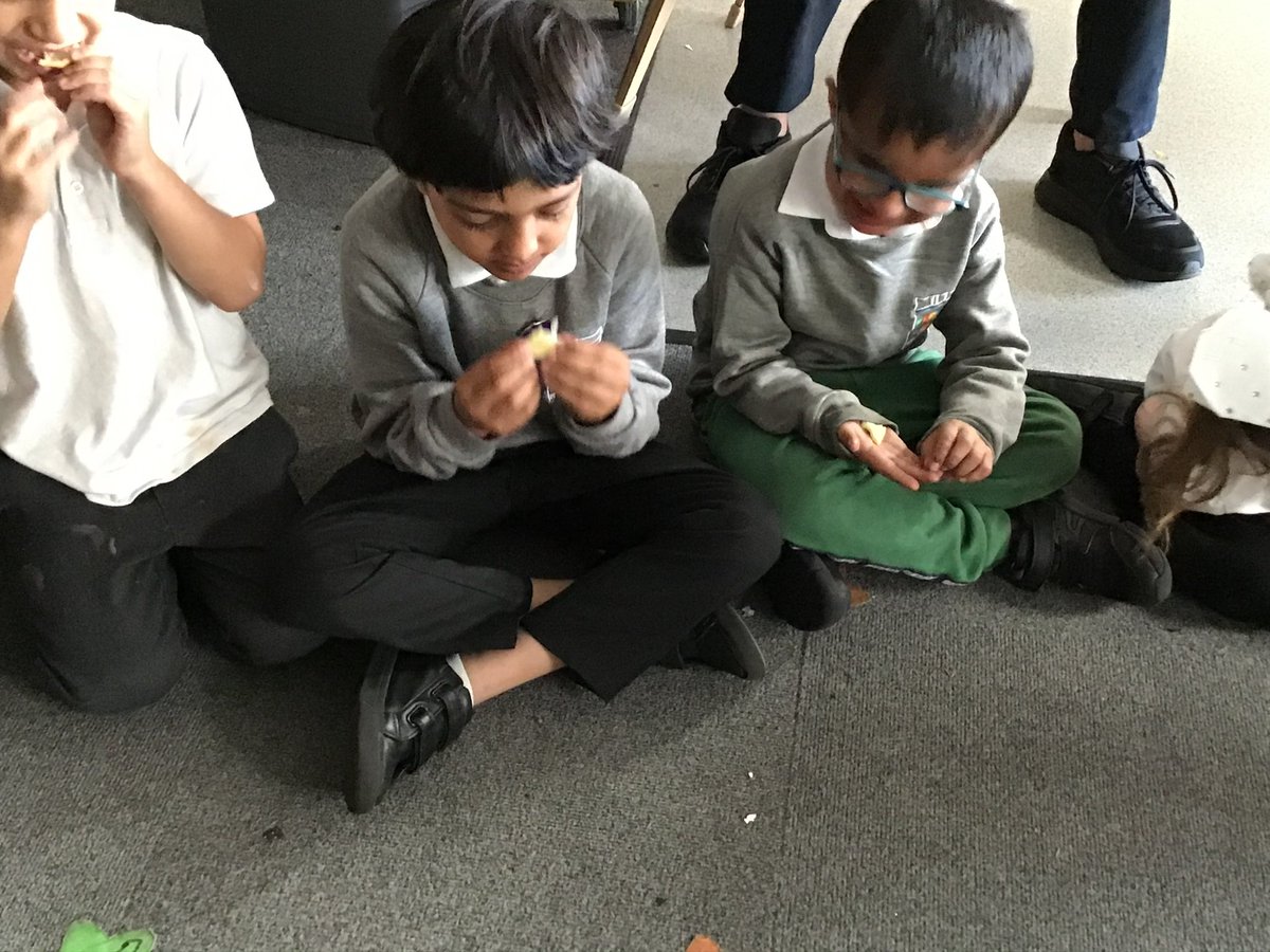 MrsGriffiths7's tweet photo. Rockets rules. Today we tried some food we haven’t tried before, lemons 🍋 @StanleyGrovePA #rocketrules #lookup #lemon #eatup https://t.co/VoekEmxIVk