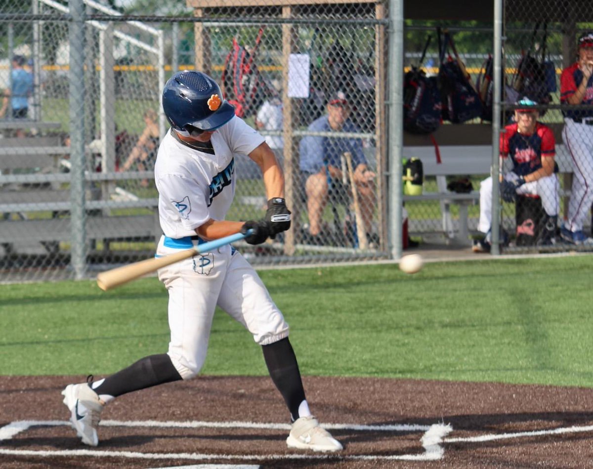 OhioPrime's tweet photo. @braxprosser continues to smash baseballs. Consistently finding barrels and demonstrating great power to all fields. Through mid summer he is hitting over 400 and putting up great numbers.  Short powerful stroke and athletic frame. @PBROhioScout @Coach_Chiero @FlatgroundBats https://t.co/xhFDxCCKN9