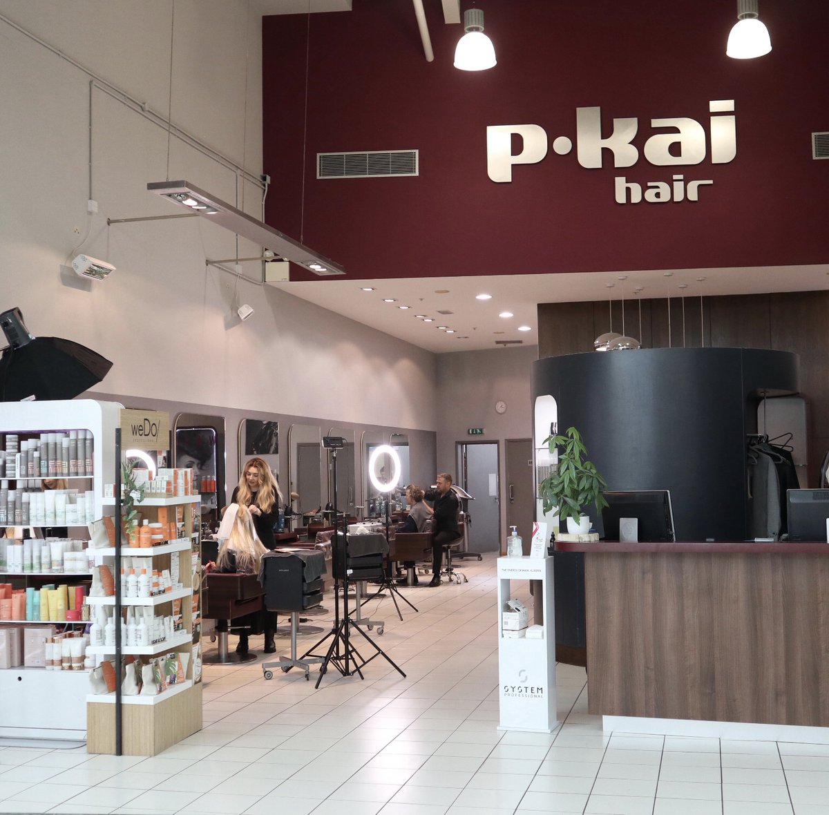 Hello from our flagship Hampton salon at Serpentine Green, Peterborough. Leave us a 💙 emoji if this is your @pkaihair salon go to.Which stylist at our Hampton salon do you book in with? #pkaihair #peterboroughhairdressers #peterboroughuk #peterboroughsalon