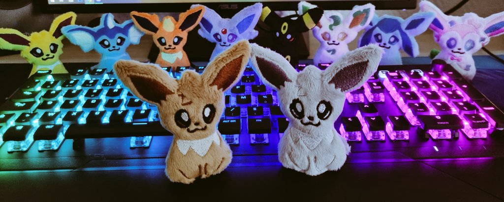Shenyan_Atelier's tweet photo. 🍀 Giveaway 🍀
Pour fêter les 3k abonnés, je vous offre une Evolition au choix, normale ou shiny ✨️

Pour participer :
✅️ Me suivre
❤ Like &amp; RT
💬 Commente — Ton évolution préférée ?

Tirage le 23/06, en même temps que le drop de la collection complète sur la boutique ! 🎉 https://t.co/3ZMHVkNlCD