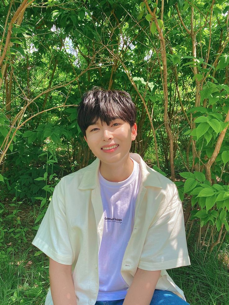 Squidwardmager's tweet photo. HAPPY BIRTHDAY RYEOWOOK

#엘프의_하나뿐인장미_려욱
#HappyRyeowookDay 
@9ryeong9 @SJofficial #RYEOWOOK https://t.co/Iir6bVy2cS