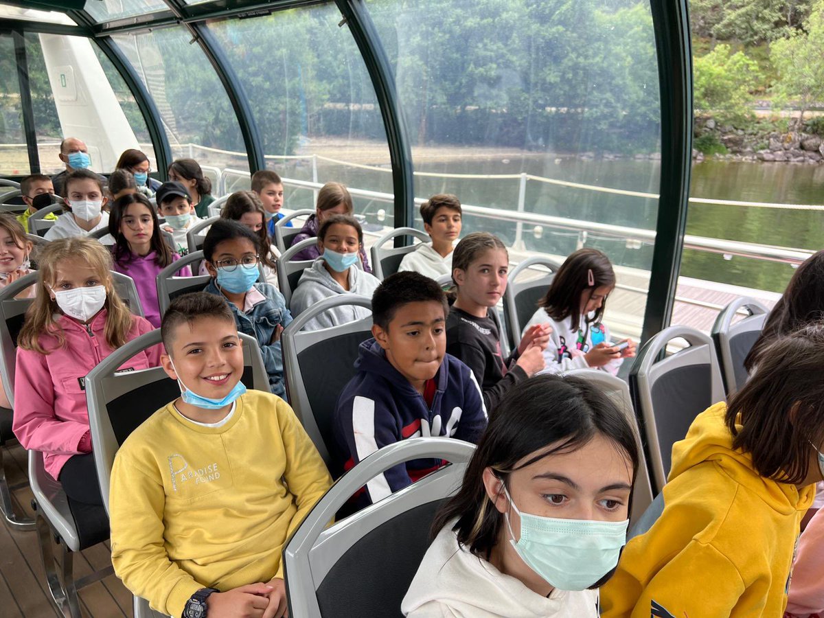 InmaculadaPonfe's tweet image. Viaje en catamarán por el lago de sanabria. ¡Qué paisaje tan espectacular! Y ahora… ¡Hemos comenzado el senderismo! ¿Cuánto queda? 😊

#ExcursiónEscolar #ExcursionesFinDeCurso #concepcionistas