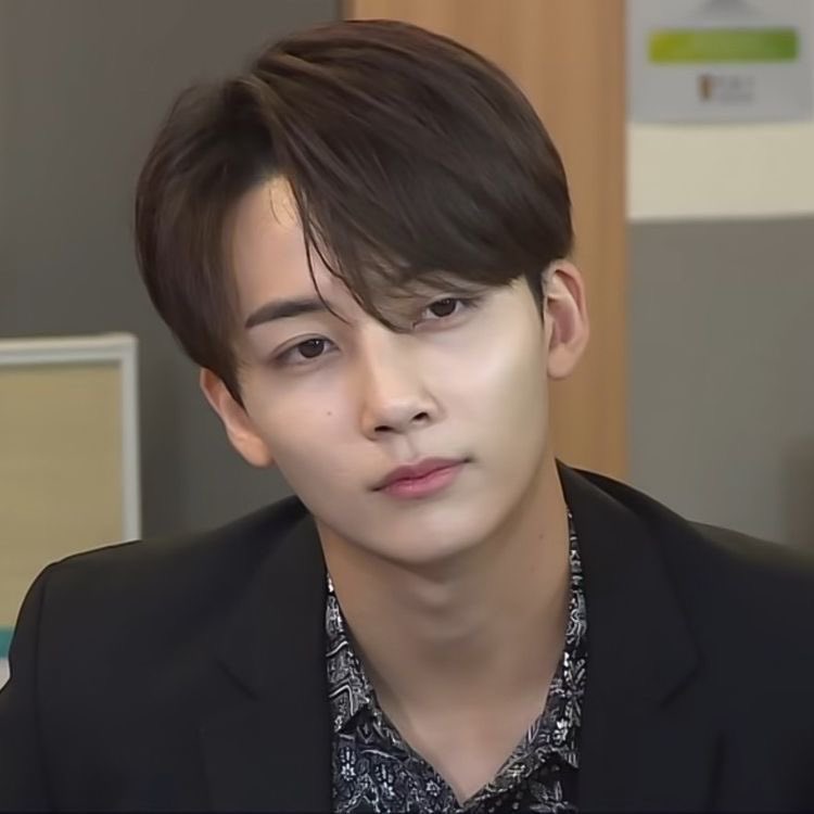 그리고 이렇게 나이먹는게 너무 좋다는거임..
눈에 힘 좀 풀어도 만만히 볼수 없는 분위기가 생긴게