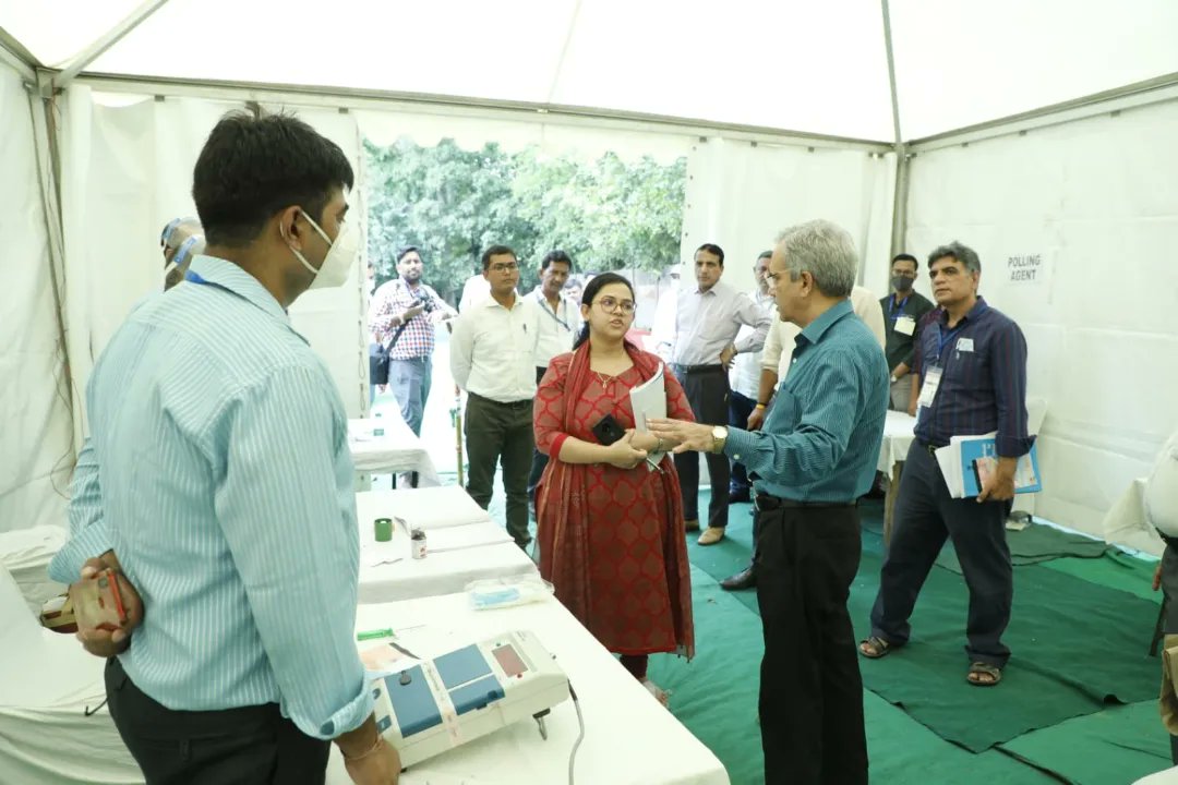 CeodelhiOffice's tweet photo. Visit and review meeting by Dr Ranbir Singh,CEO Delhi on 20.06.2022 : Bye-election Rajinder Nagar AC,New Delhi @ecisveep #byeelection2022 #rajindernagar #visit #review #inspection #boothstation #pollingstation #govote #onevotecounts #chalovoterbanehum #NoVoterToBeLeftBehind https://t.co/W4OsSLaxKu