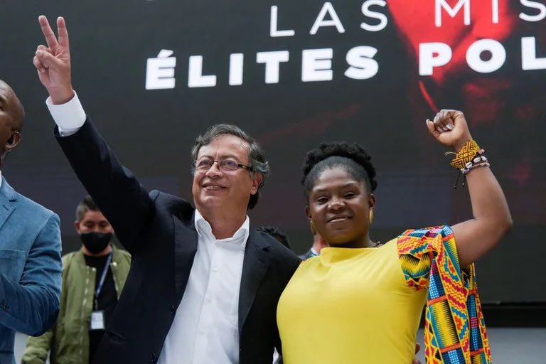 socialistasf1's tweet photo. Felicitamos a @petrogustavo, flamante presidente electo y a @FranciaMarquezM, primera vicepresidenta afrodescendiente de la historia de Colombia, activista ambiental, madre soltera de 40 años que dejó su casa amenazada de muerte por defender su tierra. https://t.co/VP3qCyygTH