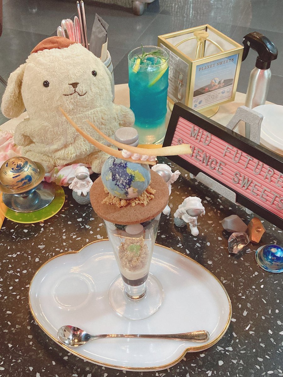 pakupurinn's tweet photo. U・ω・U『プリン、バースデーとうじつは、ちきゅうのパフェをたべたプリっ🌏🥄✨
まさにっ🌏せかいいちのカリスマ✨トップ🔝アイドルにピッタリのメニューすぎるプリっ😆🌏✨💨
マネージャー、なかなかのセレクトだプリっ👍💕✨』
#渋谷
#MIDfuture
#近未来スイーツハンバーガーMIDfuture https://t.co/meO8IohDYf