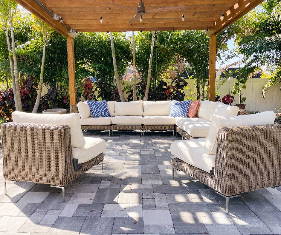 LiveOuter's tweet photo. We're loving Gael's patio in Tampa, FL featuring Wicker 6-Seat L Sectional & Armless Chairs. Discover the Wicker Collection: https://t.co/NLmWV8xmcV
#liveouter #outerIRL #neighborhoodshowroom #outdoorfurniture #outdoorliving https://t.co/4tJmdcUZjd