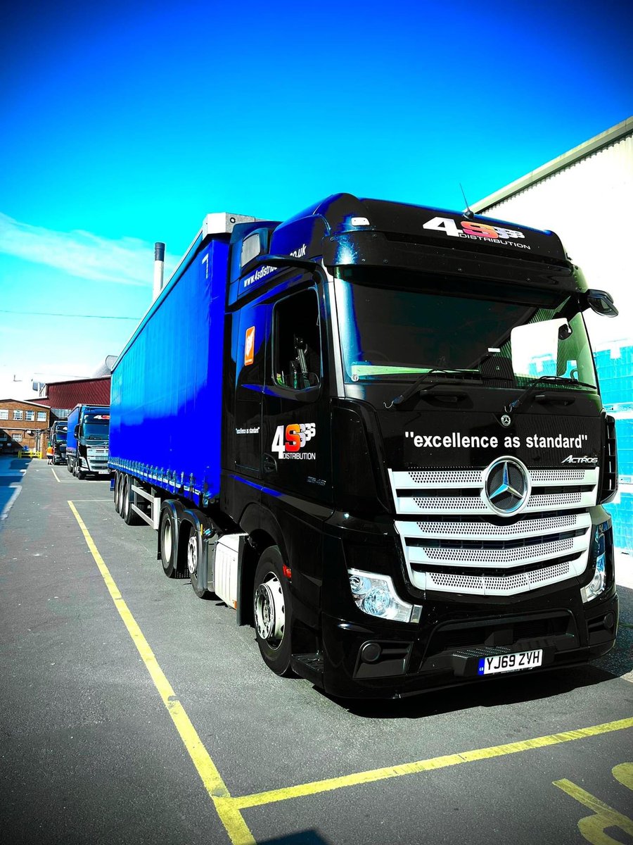 Lined up ready to start the week 😆 
#distribution #haulage #rotherham #southyorkshire #transportation #mercedestrucks #volvo #volvotrucks @MercedesTruckUK