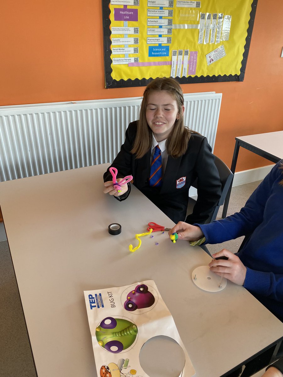 SarahGill100's tweet photo. STEM club has returned and we kicked off with some bug building! Some budding engineers in the group @WhitmoreHighSci @WhitmoreHigh @AreWhs #STEM https://t.co/KZXdIhHgj2