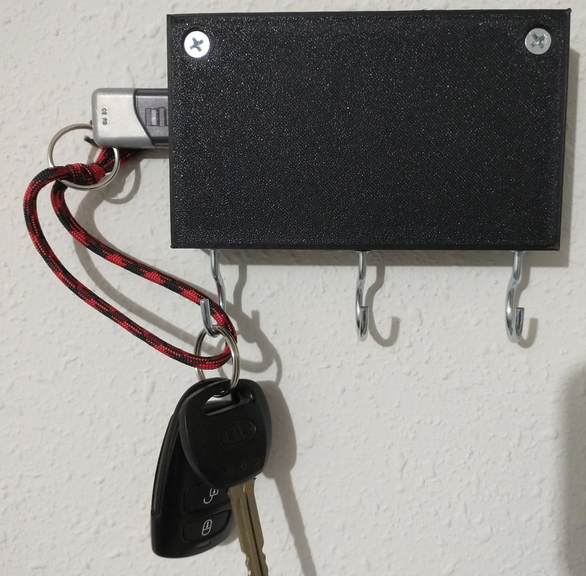 thinklearndo1's tweet image. Good Morning! Worked on my keyholder+backup system using a raspberry pi, when you hang up your keys, you plug in your USB drive. Files get backed up to it over wifi, and when you take your keys you take all your files with you! Project files here: github.com/thinklearndo/k…