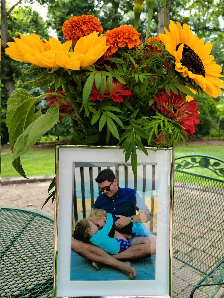 JEPomeroyMDPhD's tweet photo. The list of benefits from choosing a career in #publicservice are vast. Chief among them are the ability to prioritize family (#FathersDay) along with stewardship and service to the diversity of people (#Juneteenth, #Pride ) that are the bedrock of our great nation 🇺🇸. https://t.co/QcWDkRJpwq