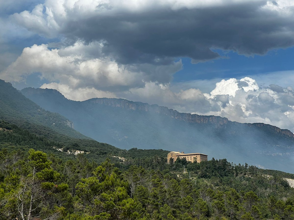 Confirmado: desalojan de nuevo el Monasterio de Leyre.

#IFTiermas #monasteriodeleyre <a href="/DiariodeNavarra/">Diario de Navarra</a> <a href="/NoticiasNavarra/">Diario de Noticias</a> 

Foto de <a href="/AmatriainV/">Victor Amatriain</a>