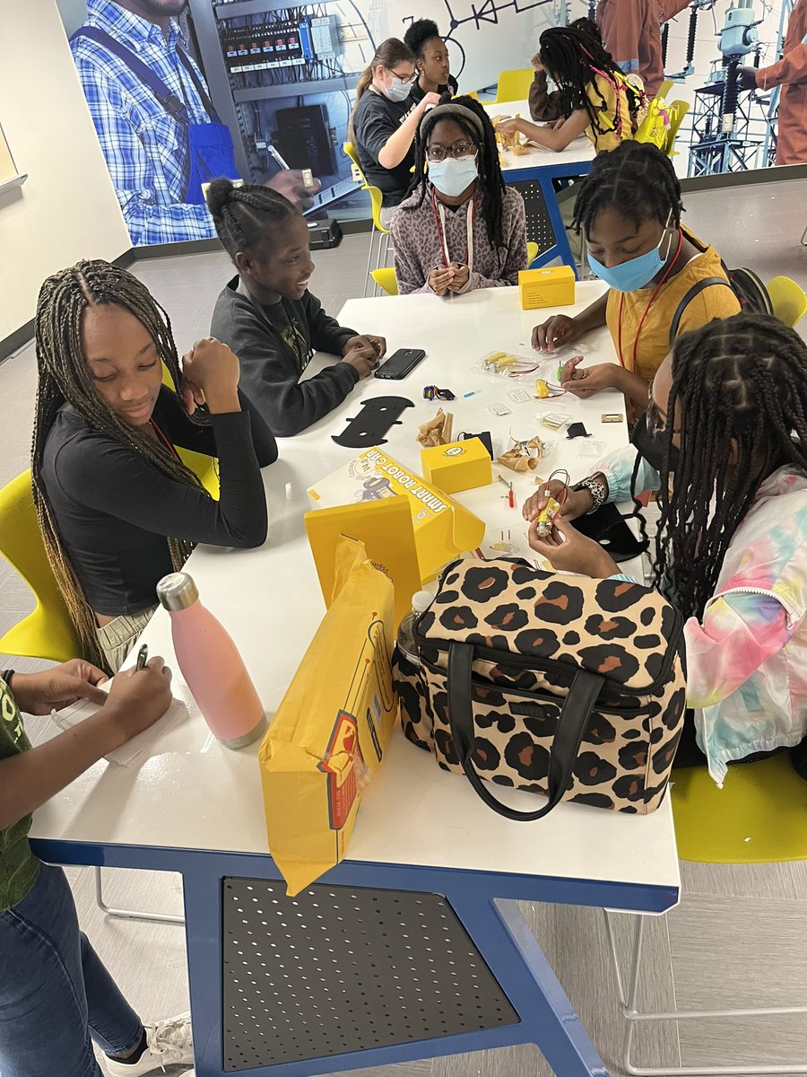 Amber Hill (Gilmore) tweet media