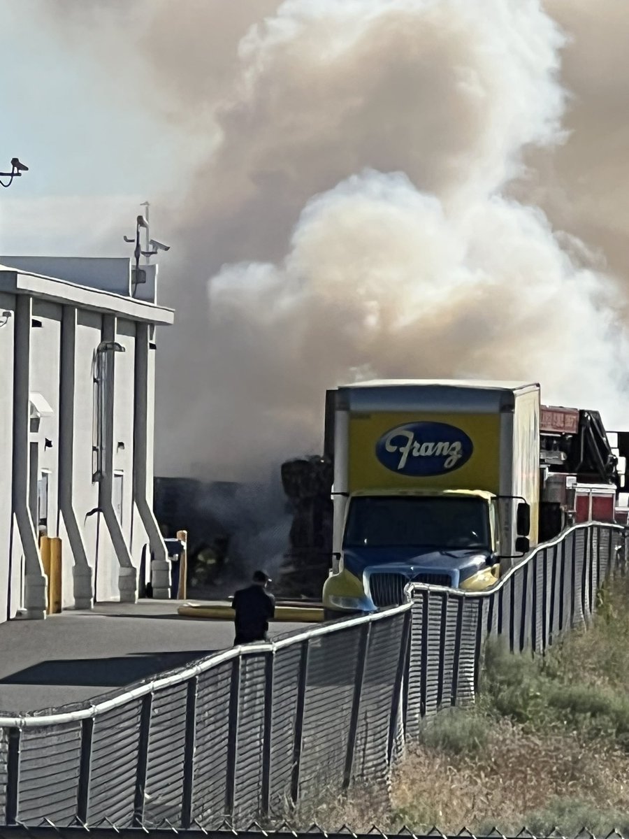 NickB_53's tweet photo. @KNDUKNDO @TriCityHerald fire at Richland Walmart!!! https://t.co/gKJL6y022D