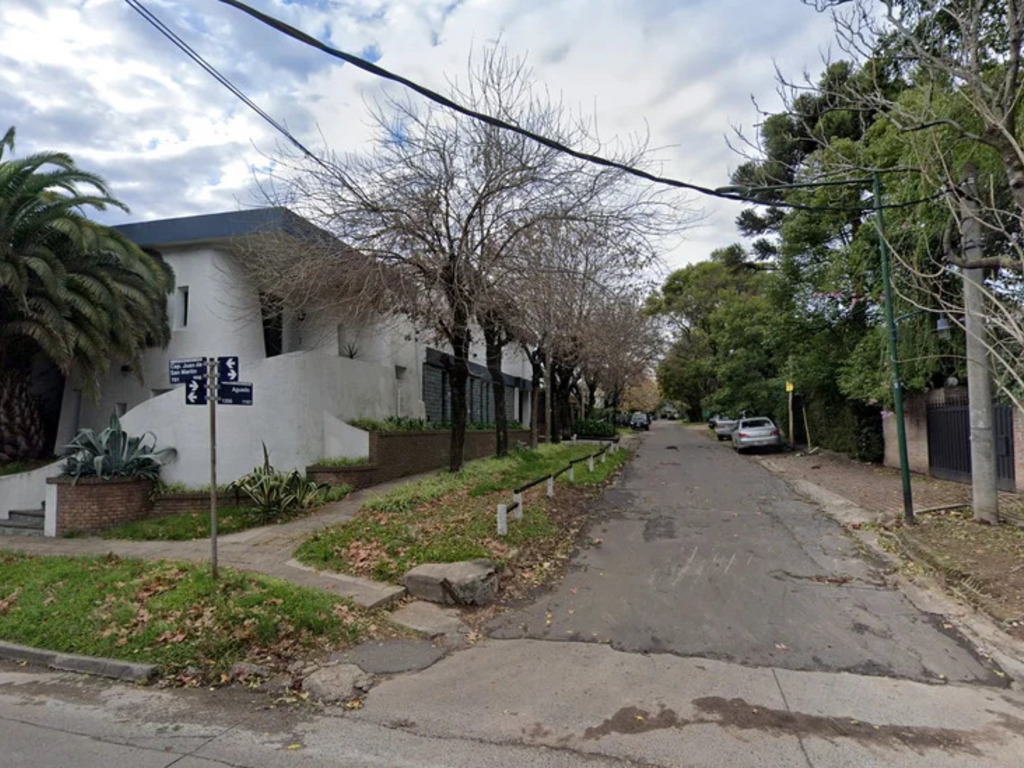 elsolonline's tweet photo. Entraron a robar a su casa, lo ahorcaron con un cable y tiraron su cadáver a una pileta

https://t.co/6Z0Vq3hntp https://t.co/QqQg7RDfSJ