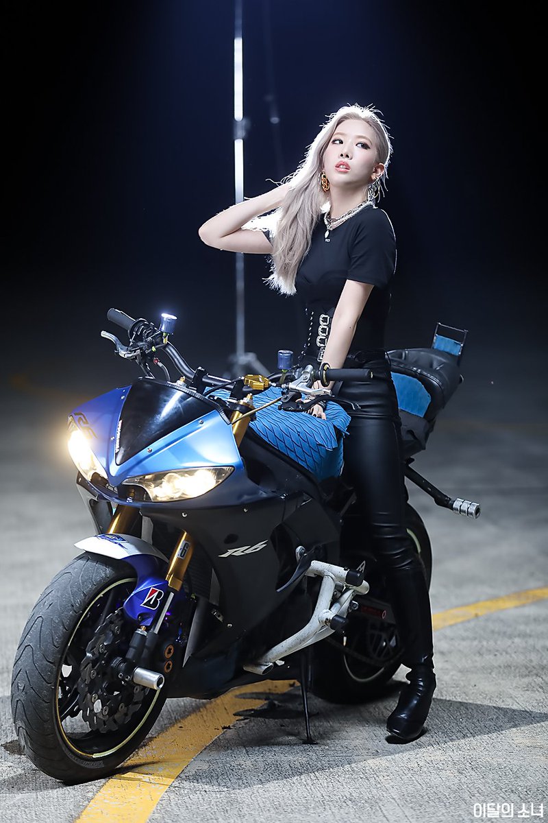 1004kimlip's tweet photo. they are hot asf https://t.co/LgRfYmGFNe