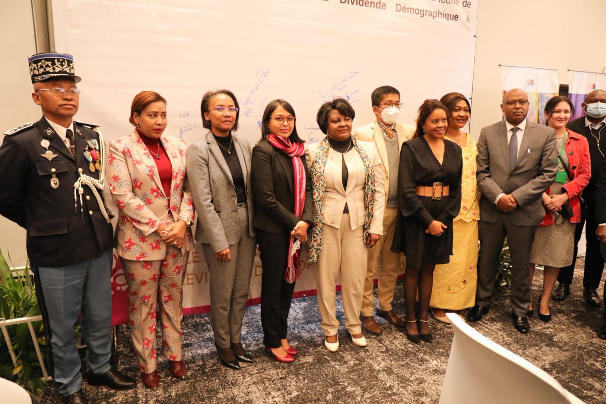 UNFPAMadagascar's tweet photo. "Gov't Policy for capturing #DemographicDividend is an integral part of the strategy to move towards Emergence" Min. of Economy &amp; Finance

Investment in youth &amp; human capital is on track as demonstrated by the Ministers' commitment &amp; flagship interventions for each #DemDiv pillar https://t.co/17c4rduji9
