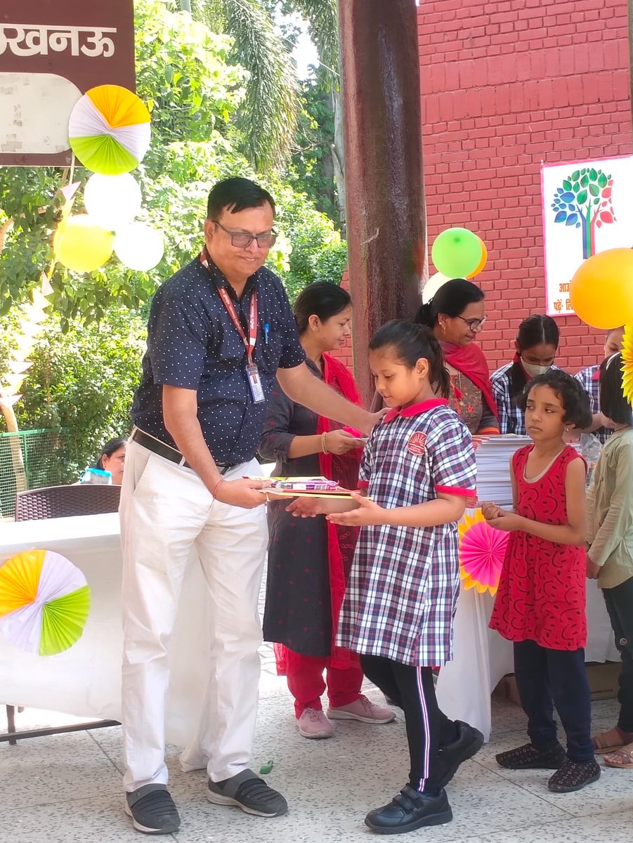 kvgomtinagar's tweet photo. 'VIDYAPRAVESH' an initiative for students of Class 1 starts on 20.06.2022
@DrCBPVerma1 
@KVS_HQ 
@DeputyKvs 
@avaish2k3 
@Rachna51292738 https://t.co/huDTosGHC5