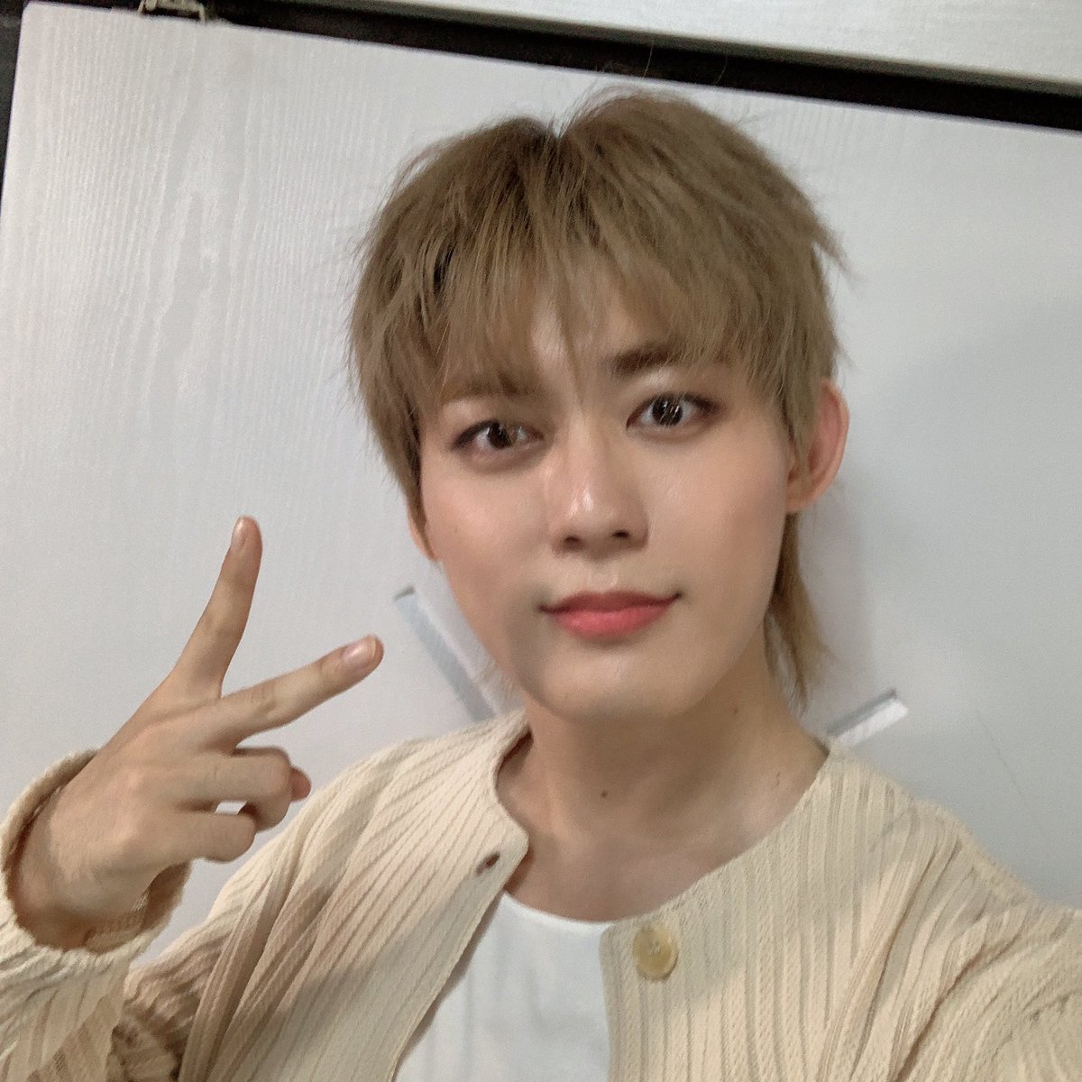 HelloPAPD's tweet photo. What up guys:) 매력적인 큰 눈망울에💗
깊게 빠져들게 되는, 보면 볼수록 갖고 싶은!
치명적인 매력을 가진 아티스트를 소개함당
매력 부자 재능 부자 촉촉 비쥬얼 그는 바로!
#APRPROJECT #지훈 #JIHUN
#파인애플스튜디오 #PINEAPPLESTUDIO
❤️ https://t.co/Wmeb5W96B6
💜 https://t.co/nMJFHsfnog https://t.co/scKH4z4dCD