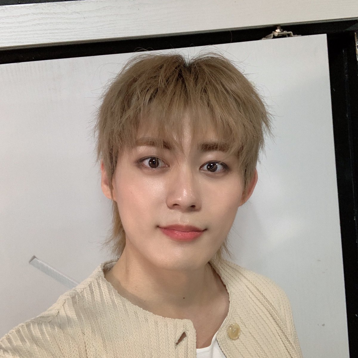 HelloPAPD's tweet photo. What up guys:) 매력적인 큰 눈망울에💗
깊게 빠져들게 되는, 보면 볼수록 갖고 싶은!
치명적인 매력을 가진 아티스트를 소개함당
매력 부자 재능 부자 촉촉 비쥬얼 그는 바로!
#APRPROJECT #지훈 #JIHUN
#파인애플스튜디오 #PINEAPPLESTUDIO
❤️ https://t.co/Wmeb5W96B6
💜 https://t.co/nMJFHsfnog https://t.co/scKH4z4dCD