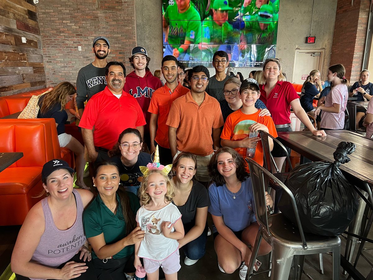 AustinCSI's tweet image. Our consultants, leadership, interns and their families woke up early on a Saturday morning to make sandwiches 🥪 with @TangoTab for those who need them most!

#lifeataustincsi #tangotab #tangocharities #service #volunteer