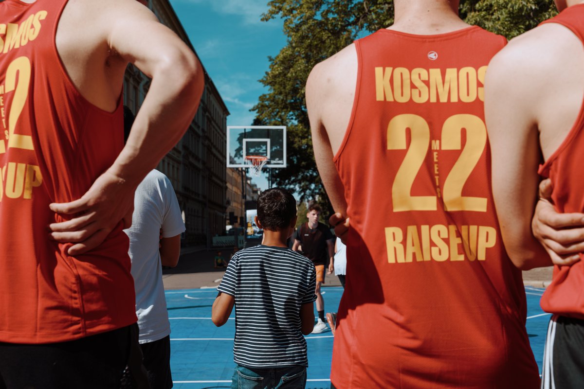 kosmoschemnitz tweet media