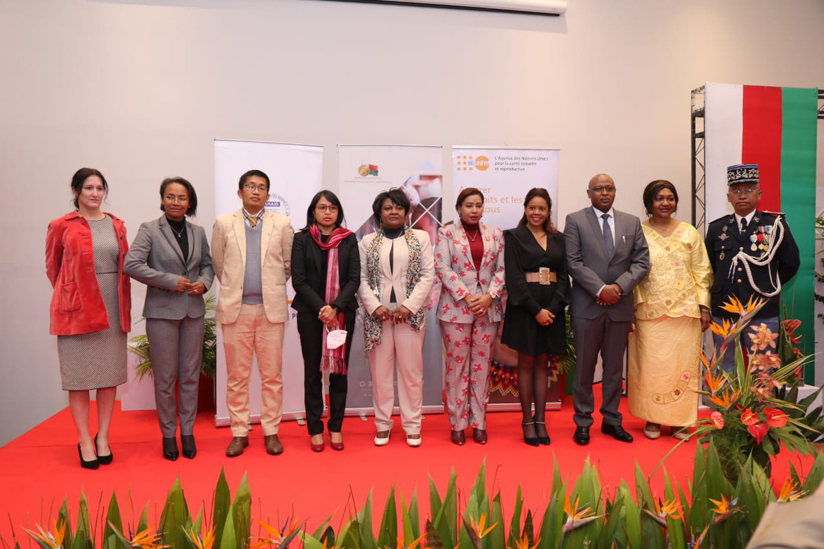 UNFPAMadagascar's tweet photo. @UNMadagascar &amp; @UNFPA called for concerted efforts to empower young girls, develop young people's skills, improve their #SRH &amp; their employment as a prerequisite to making the #DemDiv a tangible reality.
#DeliveringAsOne https://t.co/rNkEokMnqg
