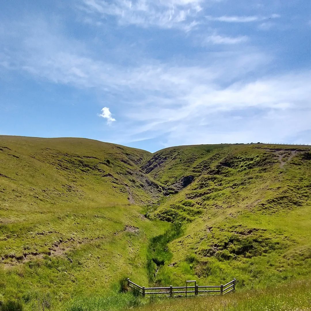 philipianhall's tweet photo. I Gave Myself Three Hours To Do Forty Leisurely Miles In The Sun To Complete My Non-Festive 500 (Last Monday - This Monday) But then Decided To Chuck The Granites In As Well Seeing As How It Was Such A Nice Day (542km Total)

#scotland #cycling 
#63miles #101km
#monday https://t.co/n4FMQa5bhy