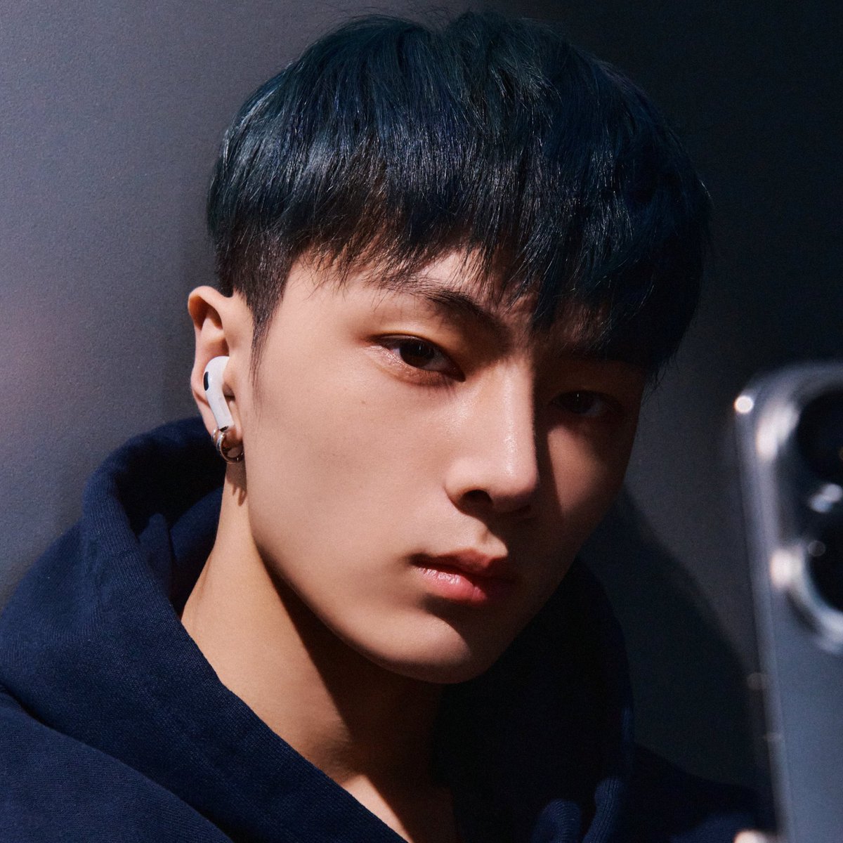 springflowerjay's tweet photo. Jay’s facial features are simply other-worldly… he has thick eyebrows, sharp jawline, high nose and then my favorite feature… his beautiful &amp; passionate eyes that hold such an intense gaze &amp; makes me melt under his stare. He’s just so unbelievably attractive. https://t.co/nSTSriTUiQ