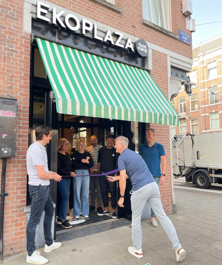 De tweede Ekoplaza Foodmarqt vestiging is geopend! 🥳 Afgelopen zaterdag openden we op de Ceintuurbaan de gloednieuwe winkel; een samensmelting van Marqt en Ekoplaza. Het resultaat? Een uitmuntende smaakcombinatie: écht lekker + 100% biologisch. Kom je gauw proeven?