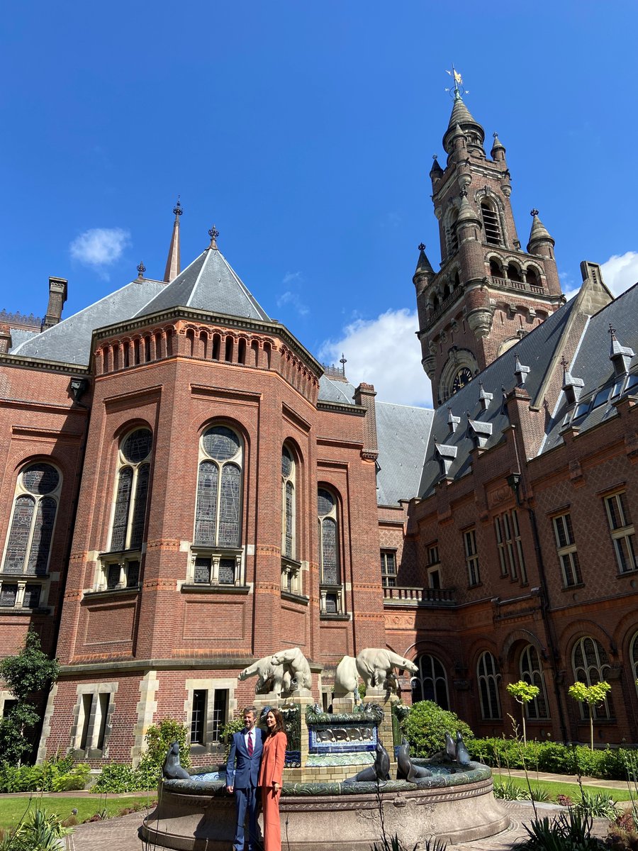 PeacePalace's tweet image. Today and tomorrow, Their Royal Highnesses the #CrownPrince and #CrownPrincess of #Denmark are visiting the #Netherlands.This afternoon, they  paid a visit to the #PeacePalace and also got to see the fountain that Denmark had gifted in 1923.
#danishroyalfamily @DKinNL @DanishMFA