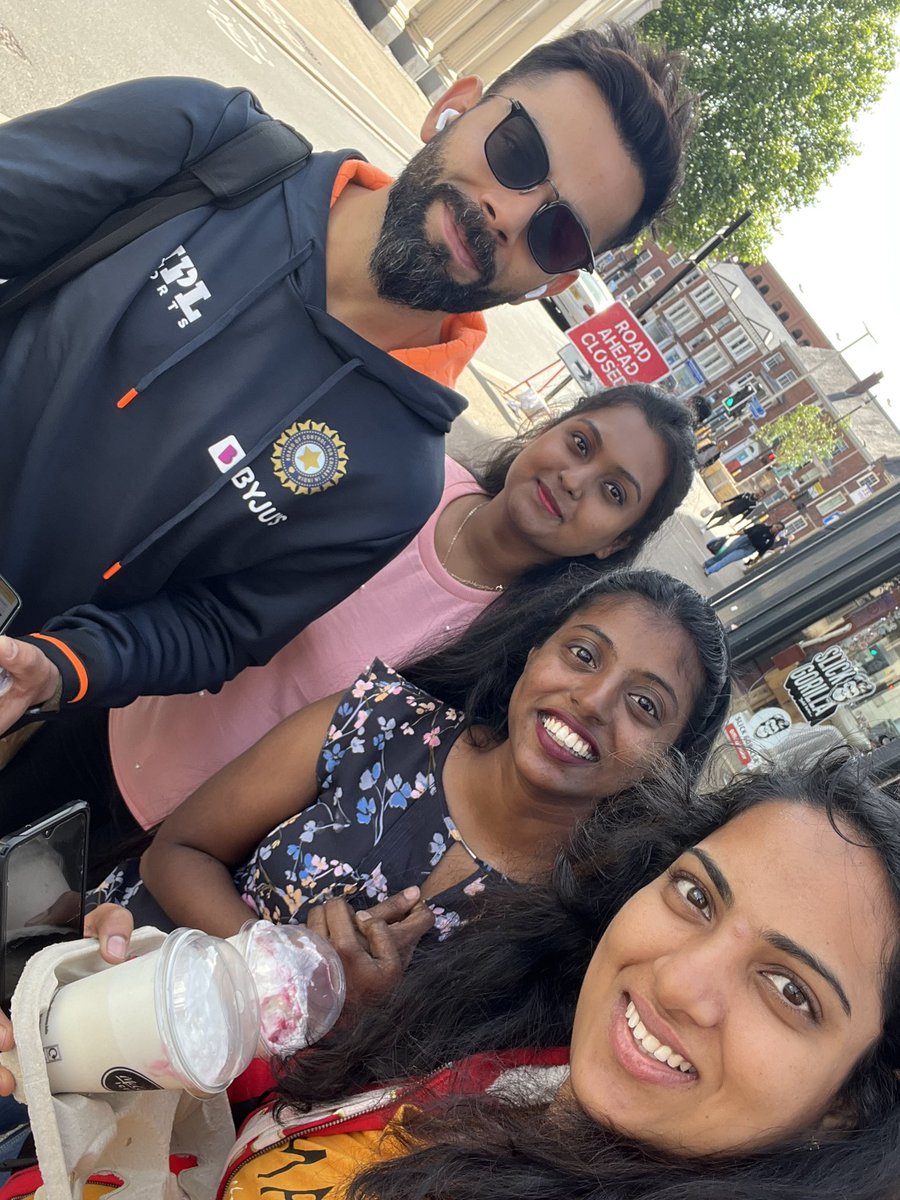 c_harshithaa's tweet photo. Look who we found on the streets of Leicester ✨#ViratKohli https://t.co/DAQysgu3j0