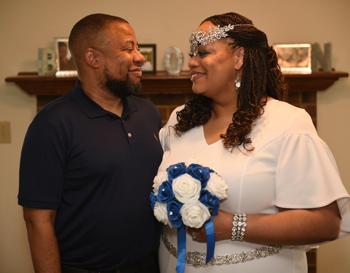 Cheers to 1 Year of Matrimony 🥂
Happy Anniversary to us 💍💙

#latepost #juneteenthbride #blue #paparazzijewelry #cheerstolove #meetthebrowns #leolove