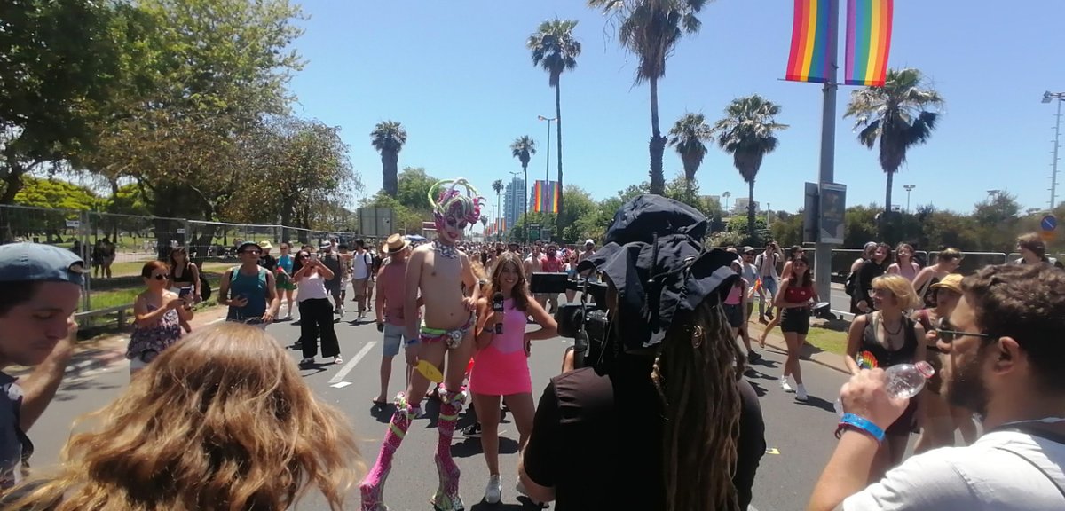 A este viaje nos acompañaron el cantante canario <a href="/RubenDiza/">Rubén Dizá Oficial</a> y el #DragShíky, que encarna el cantante lírico David Batista Falcón, quienes suscitaron mucho interés en la ciudad israelí.