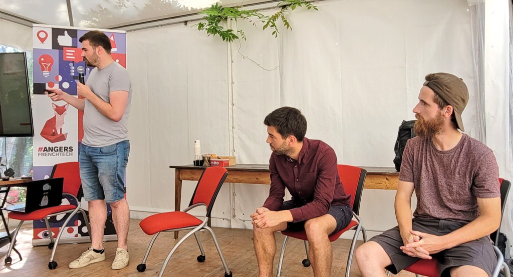 Fin de journée à #AngersFrenchTech avec les success stories de 3 startups locales  
♻️ <a href="/Neolithe_FR/">Néolithe</a> (fossilisation des déchets)
🚲 <a href="/FreresToque/">Frères Toque</a> (livraison à domicile de plats de restaurants)
🎮 <a href="/2LivesFR/">2 Lives</a> (organisation d'événements gaming esport live)

#innovation