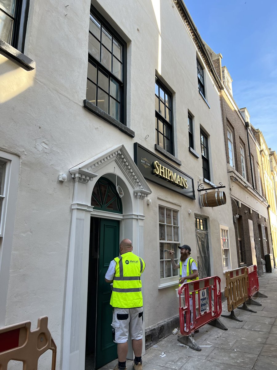Metcalf_Dec's tweet photo. External redecoration of The Shipman’s Northampton https://t.co/AOrH06RfyC