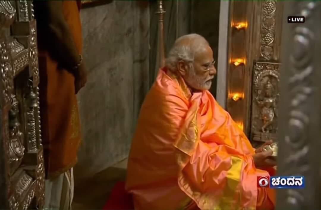 Darshansmbjp's tweet photo. ನಾಡ ಅಧಿದೇವತೆ ಚಾಮುಂಡೇಶ್ವರಿ ತಾಯಿಯವರ ಮುಂದೆ ಧ್ಯಾನ ಮಗ್ಧರಾಗಿ ಕುಳಿತಿರುವ ಮಹಾನಾಯಕ. 🙏🙏
#modiinmysore https://t.co/NVECIqQExr