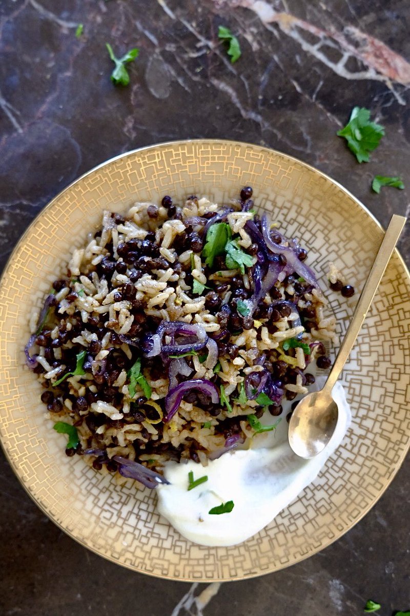 🖤 Middle Eastern Mujadarra rice with fried onions 🖤
👉🏼 myprimrosehillkitchen.com/2016/10/16/muj…

#recipeoftheday #recipe #plantbased