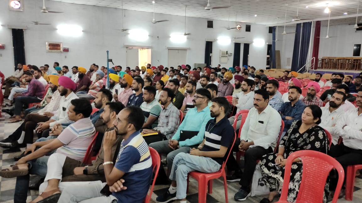 CSC_Punjab's tweet photo. Workshop held in the presence of Shri. Lal Chand Kataruchakk 
(Cabinet Minister) ,Shri. Aman Arora ji, Shri.Jaspal Singh ji ( State head) and other dignities in the Sangrur district of Punjab.

@dintya15 
@ceo_csc 
@jpsinghch 
@PunjabSpm 
@CSC_Punjab 
@CSCegov_ https://t.co/AChYTf3oXd
