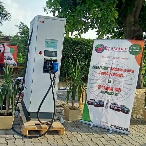 AargoEV's tweet photo. A historical moment First DC Fast Charger at Golden Galaxy Co. Faridabad inaugurated on 15th august 2021.
75th #IndependenceDay promise to go Electric & Green. getting bigger this year 15th August 2022.
#electricmobility #gogreen #ecofriendly #aargoev #evInfrastructure https://t.co/x22jTzzIfU