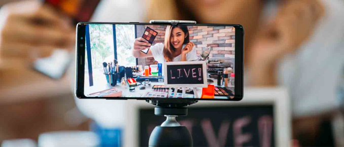 🛍️ @eBayESP pone en marcha la fase beta de una herramienta para hacer #LiveShopping. 
📱 Esta herramienta recibirá el nombre de #eBayLive y permitirá a los usuarios comprar productos en un entorno vivo e interactivo 👉 ecommerce-news.es/ebay-tendra-su… via @Ecommerce_es