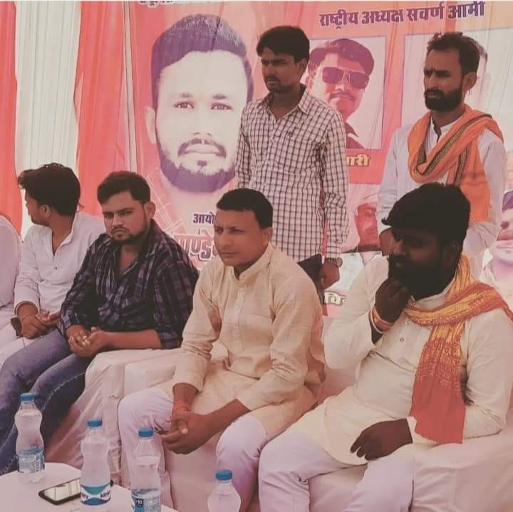 shukla0010's tweet photo. कुंडा बाघराय प्रतापगढ़ में भव्य #सवर्ण_आर्मी #सवर्ण_महासभा #प्रशासन के देख रेख में सम्पन हुआ। 
मुख्य अतिथि माननीय सर्वेश पांडेय जी ठाकुर शिवम सिंह, ममलेश मिश्रा एवं अन्य कार्यकर्ता सवर्ण आर्मी के उपस्थित रहे।
@SawarnArmychief 
@MamaleshMishra 
@thakurshivam97 https://t.co/7EW15rgetz