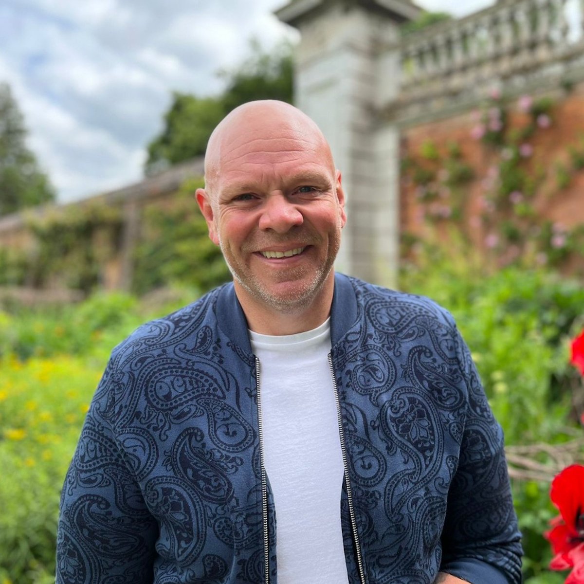 ChefTomKerridge's tweet photo. I'm really excited to announce that I'm presenting a #BBCLifelineAppeal for the @mssocietyuk!

This Sunday, 26 June, tune into @BBCOne at 1.50pm to hear about the amazing work they do for people living with multiple sclerosis (MS).

Find out more: https://t.co/H8jmYtx7iz https://t.co/uLy1M56nwh