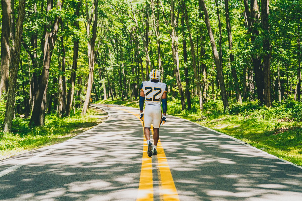 WVUfootball's tweet photo. 𝙉𝙞𝙠𝙚 𝘾𝙤𝙪𝙣𝙩𝙧𝙮 𝙍𝙤𝙖𝙙𝙨 𝙐𝙣𝙞𝙛𝙤𝙧𝙢𝙨

Debuting 9.1.22 in the Backyard Brawl

#HailWV https://t.co/4KsF0HnVrU