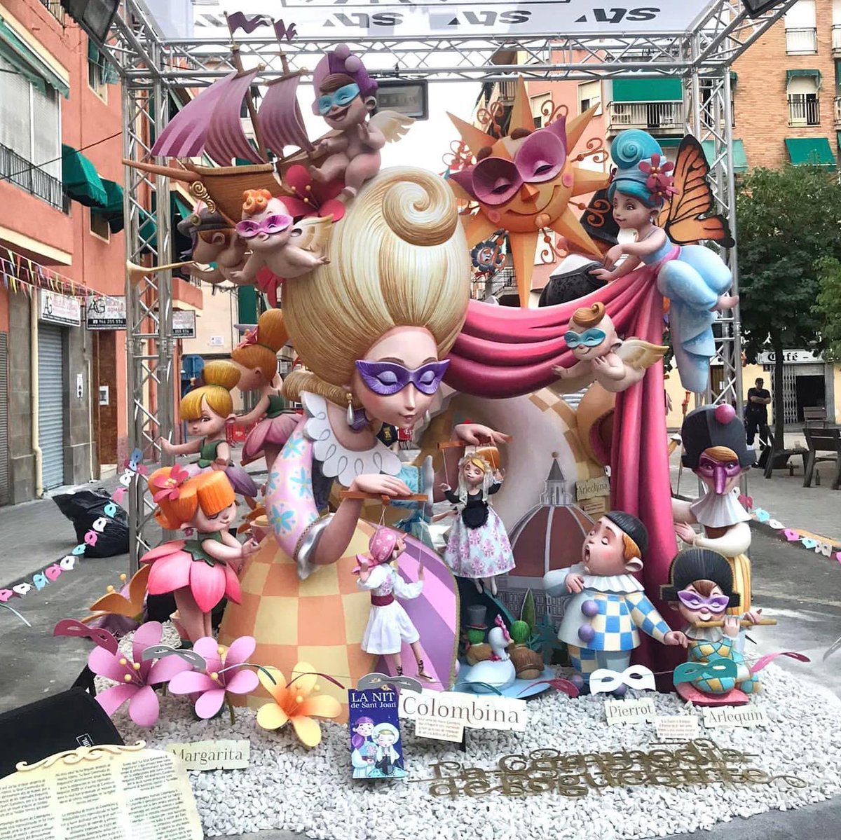 Ceballos y Sanabria ganan el primer premio de categoría especial infantil en Foguerer Carolinas #fogueres #hogueras