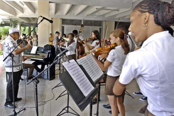 QbanoConDerecho's tweet photo. La protección de la niñez y la adolescencia en #Cuba se materializa en políticas públicas, programas sociales y proyectos comunitarios de gran impacto, bajo los principios de interés superior del niño, igualdad, no discriminación y participación plena.

#CubanosConDerechos https://t.co/LrjWijXERM